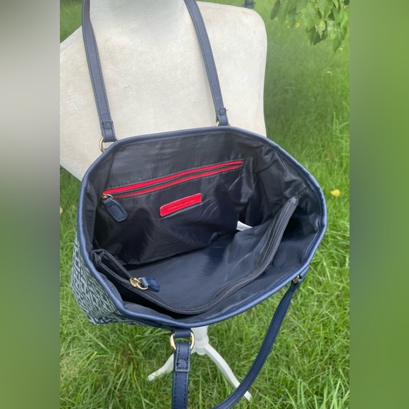 Tommy Hilfiger’s Blue Monogram Pattern Faux Leather Shoulder Bag GUC - Picture 8 of 10